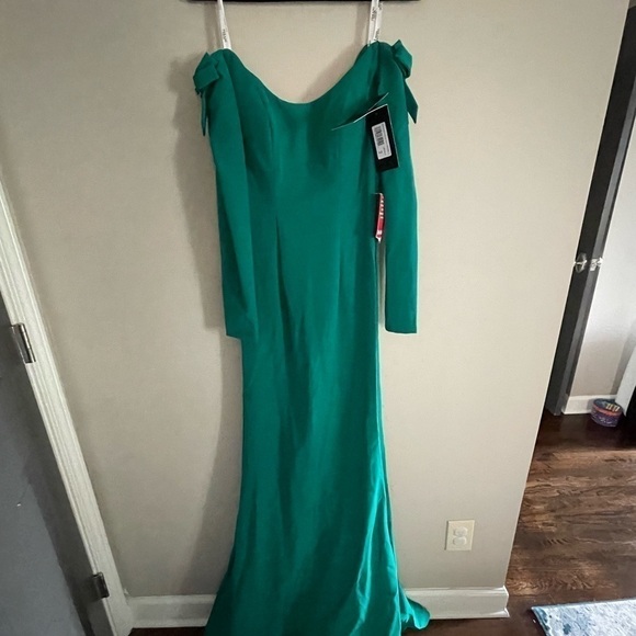 Terani Couture emerald green Off Shoulder High Scoop Neck Gown - Picture 9 of 11